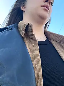 Strawberryyyyik online show from September 17, 2025, 1:13 pm