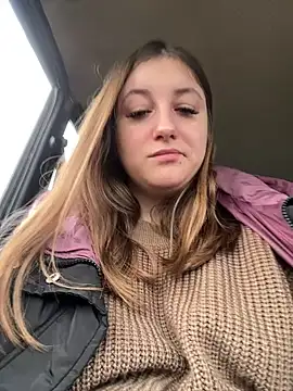 Strawberryyyyik online show from January 3, 2025, 7:38 am