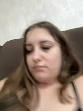 Strawberryyyyik online show from December 25, 2024, 10:17 am