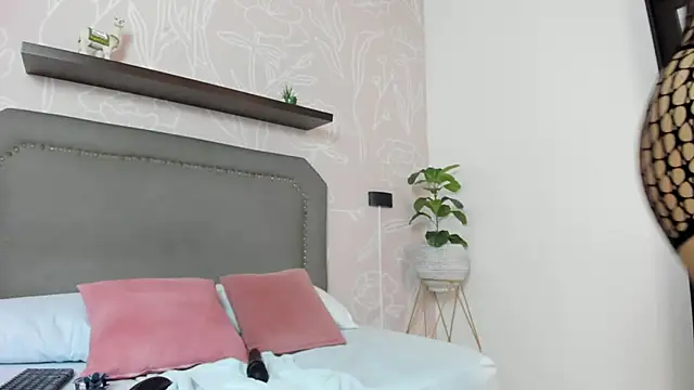 dalila30x online show from June 30, 2026, 2:33 am