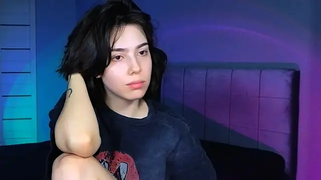 Stacy Gonzales  online show from December 3, 2025, 10:03 am