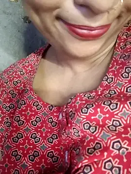 Snapshot of Wifesuman40 chatting on March 6, 2025, 5:35 am Wifesuman40 online show from March 6, 2025, 5:35 am