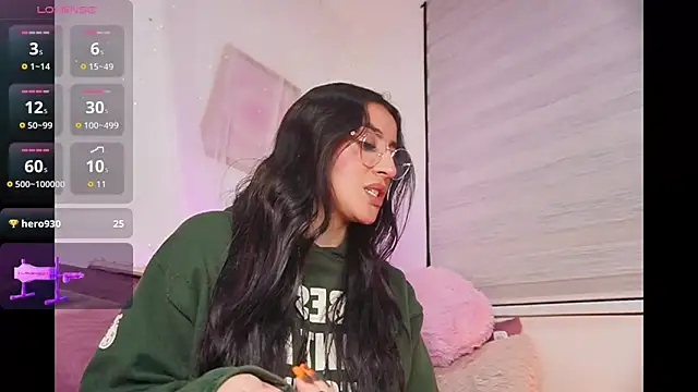 leila petitee  online show from October 12, 2025, 11:22 am