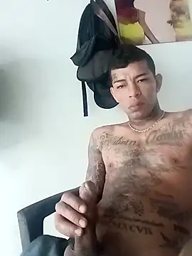 Snapshot of HotBoyTattoo14 chatting on October 18, 2025, 12:29 pm HotBoyTattoo14 online show from October 18, 2025, 12:29 pm