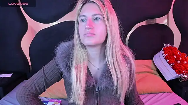 Snapshot of GiaRoussel chatting on February 14, 2026, 3:45 pm GiaRoussel online show from February 14, 2026, 3:45 pm