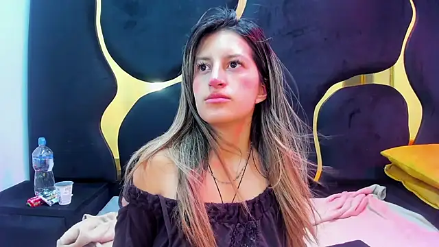 GiaRoussel online show from October 26, 2025, 3:01 pm