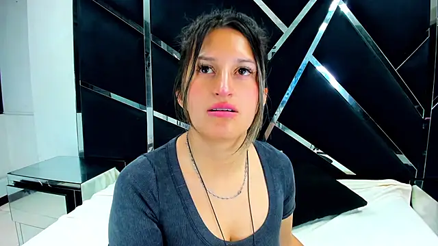 Snapshot of GiaRoussel chatting on December 14, 2025, 6:02 pm GiaRoussel online show from December 14, 2025, 6:02 pm