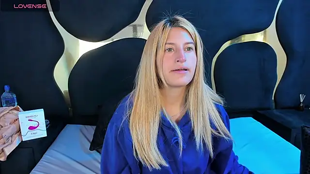 Snapshot of GiaRoussel chatting on February 15, 2026, 4:28 pm GiaRoussel online show from February 15, 2026, 4:28 pm