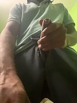 pussylover143x online show from November 27, 2025, 4:29 pm