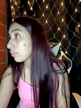 Snapshot of ifeelverywet_andhot chatting on November 9, 2025, 5:11 am ifeelverywet andhot online show from November 9, 2025, 5:11 am