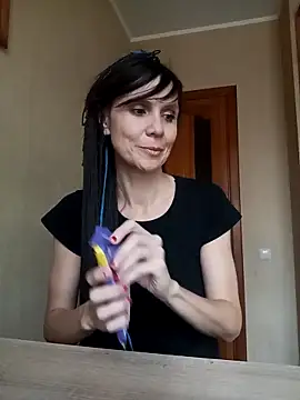 Francenia lolis online show from October 19, 2025, 7:22 am