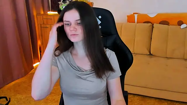 Lora Cain online show from December 7, 2024, 1:57 pm