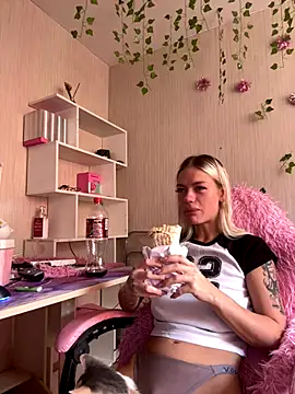 Snapshot of -Sexy_Barbie- chatting on September 23, 2025, 4:19 am -Sexy Barbie- online show from September 23, 2025, 4:19 am