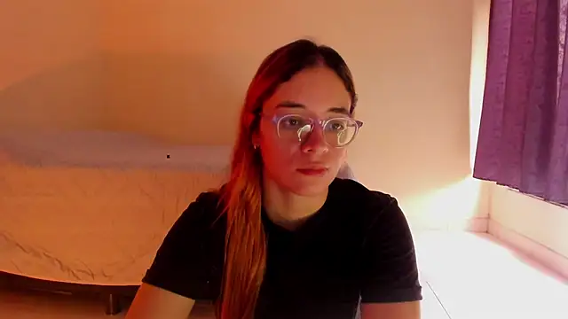 Snapshot of atenas_05_ chatting on April 19, 2026, 4:52 pm atenas 05 online show from April 19, 2026, 4:52 pm