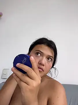 alisson carolina73 online show from April 26, 2026, 8:06 pm