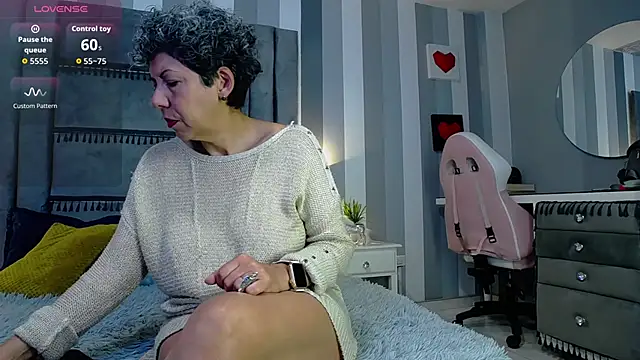 Julianewell online show from January 14, 2026, 12:31 pm