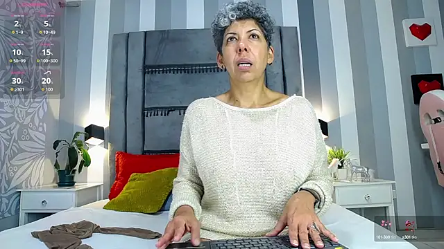 Julianewell online show from October 16, 2025, 12:35 pm