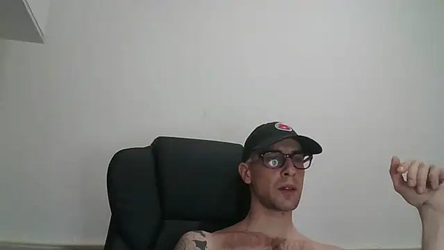 Snapshot of mikealcorleone chatting on December 13, 2024, 8:47 pm mikealcorleone online show from December 13, 2024, 8:47 pm