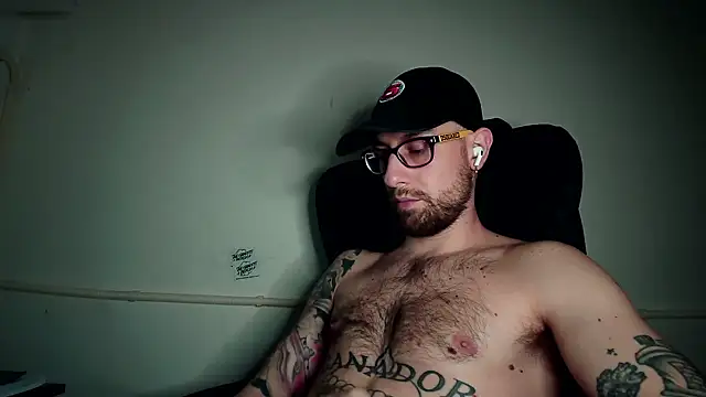 Snapshot of mikealcorleone chatting on February 19, 2025, 10:31 pm mikealcorleone online show from February 19, 2025, 10:31 pm