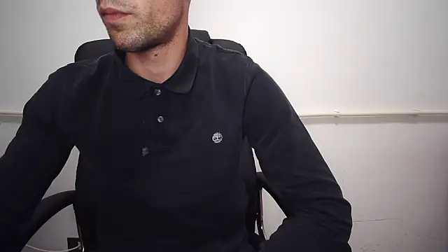 Snapshot of mikealcorleone chatting on October 5, 2025, 7:04 pm mikealcorleone online show from October 5, 2025, 7:04 pm