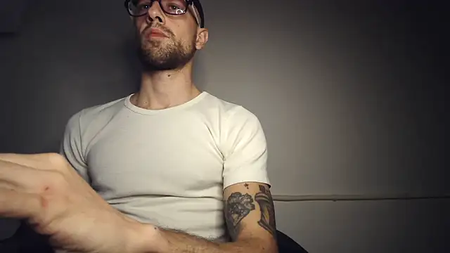 Snapshot of mikealcorleone chatting on November 28, 2025, 7:03 pm mikealcorleone online show from November 28, 2025, 7:03 pm