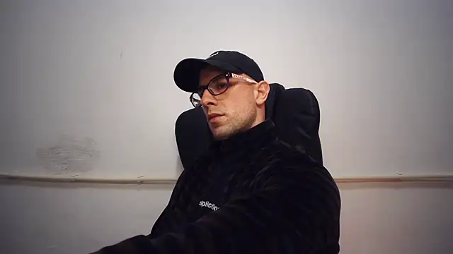 Snapshot of mikealcorleone chatting on October 20, 2025, 1:44 pm mikealcorleone online show from October 20, 2025, 1:44 pm