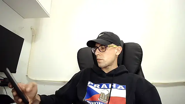 Snapshot of mikealcorleone chatting on December 12, 2024, 4:21 pm mikealcorleone online show from December 12, 2024, 4:21 pm