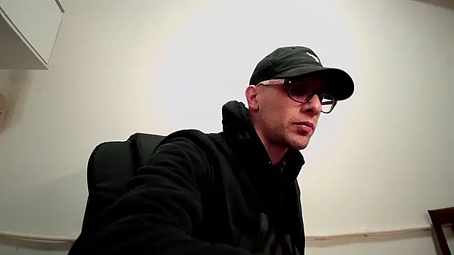 Snapshot of mikealcorleone chatting on February 23, 2025, 3:35 am mikealcorleone online show from February 23, 2025, 3:35 am