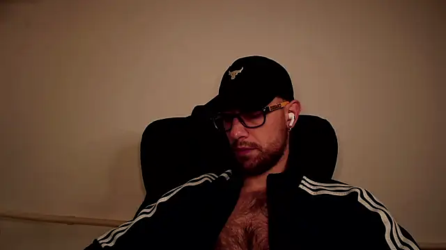 Snapshot of mikealcorleone chatting on February 13, 2025, 10:11 pm mikealcorleone online show from February 13, 2025, 10:11 pm