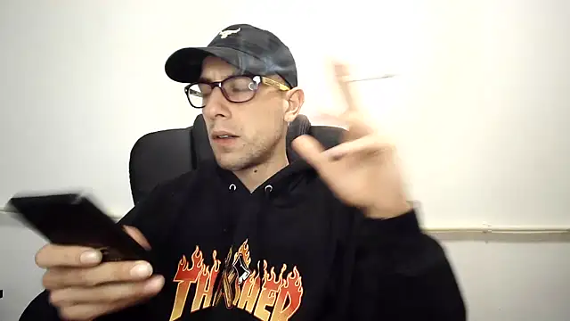 Snapshot of mikealcorleone chatting on December 15, 2024, 8:36 pm mikealcorleone online show from December 15, 2024, 8:36 pm