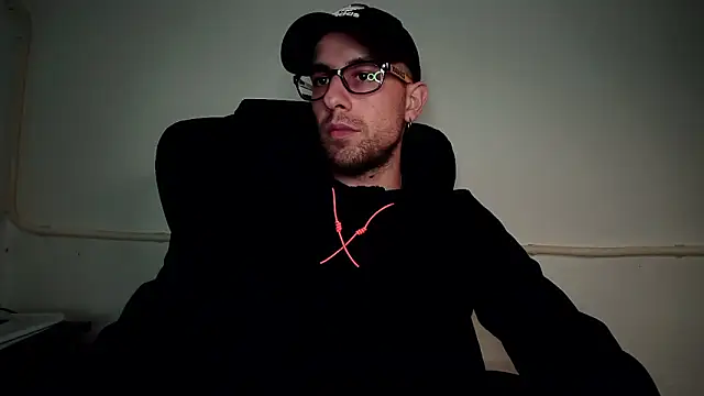 Snapshot of mikealcorleone chatting on March 4, 2025, 8:49 pm mikealcorleone online show from March 4, 2025, 8:49 pm