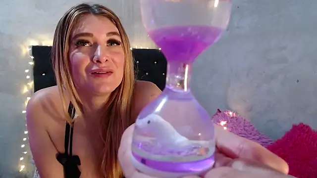 GeovannaFranco online show from February 13, 2025, 8:34 pm