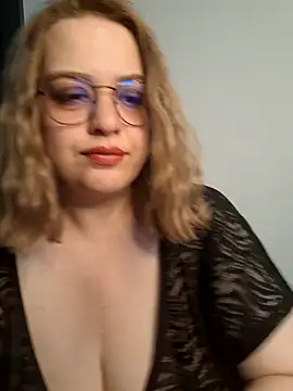 cansuozell online show from September 16, 2025, 3:02 pm