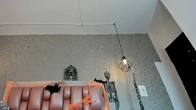 KOURTNEY-- online show from October 27, 2025, 1:39 am