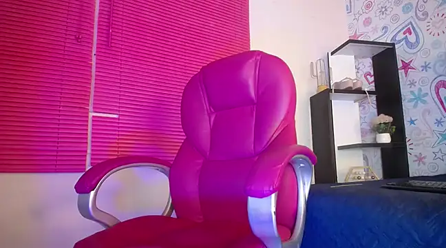 KOURTNEY-- online show from March 13, 2025, 4:38 am