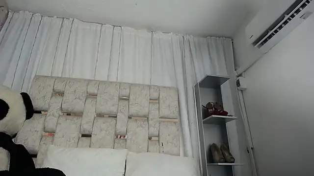 KOURTNEY-- online show from September 22, 2025, 1:55 am