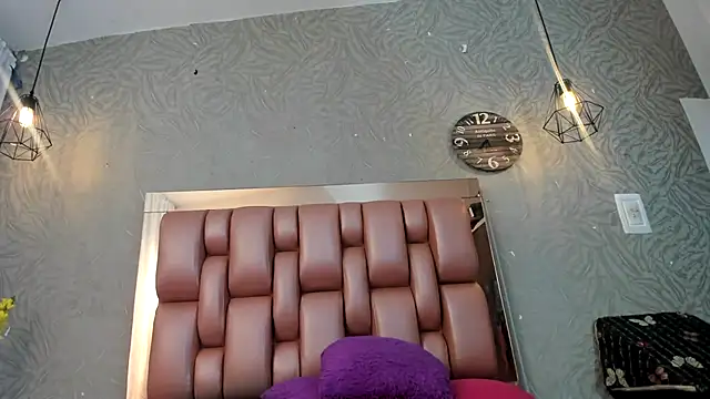 Snapshot of KOURTNEY-- chatting on February 14, 2026, 2:34 am KOURTNEY-- online show from February 14, 2026, 2:34 am