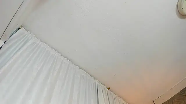 Snapshot of KOURTNEY-- chatting on February 15, 2026, 2:12 am KOURTNEY-- online show from February 15, 2026, 2:12 am