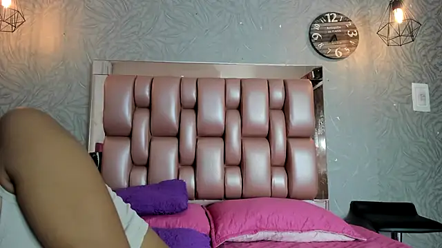 KOURTNEY-- online show from December 3, 2025, 2:34 am