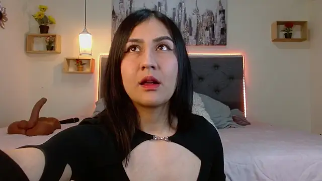 mia aira online show from December 5, 2025, 3:43 pm