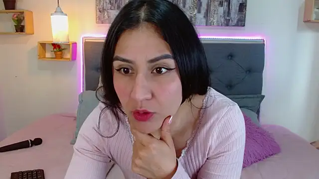 mia aira online show from November 22, 2025, 3:55 pm