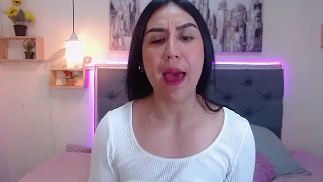 mia aira online show from October 10, 2025, 3:13 pm