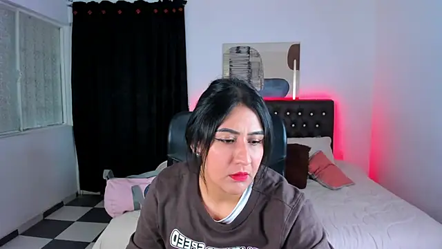 mia aira online show from February 26, 2025, 7:21 pm