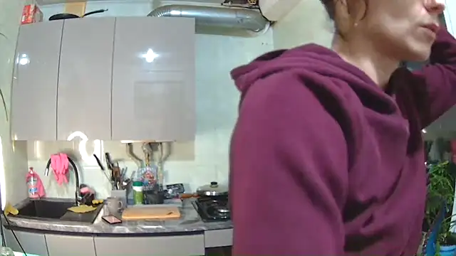 Snapshot of BroadFantasy chatting on November 19, 2025, 9:26 pm BroadFantasy online show from November 19, 2025, 9:26 pm