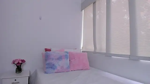 Snapshot of Brisa_blue chatting on February 5, 2025, 4:36 pm Brisa blue online show from February 5, 2025, 4:36 pm