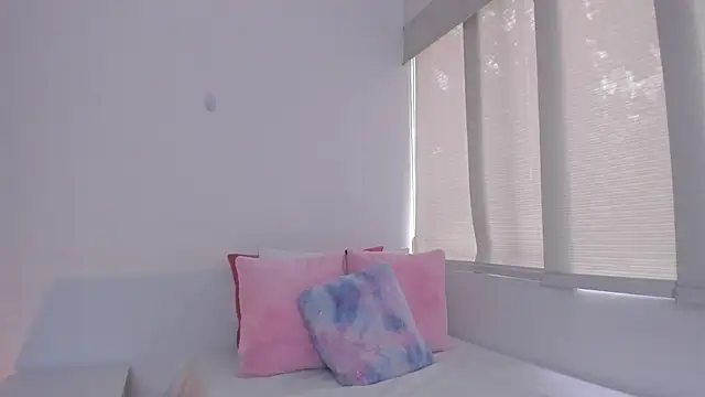 Snapshot of Brisa_blue chatting on February 4, 2025, 4:39 pm Brisa blue online show from February 4, 2025, 4:39 pm