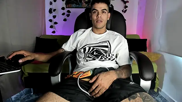 Snapshot of mikee_scooth chatting on September 23, 2025, 3:30 pm mikee scooth online show from September 23, 2025, 3:30 pm