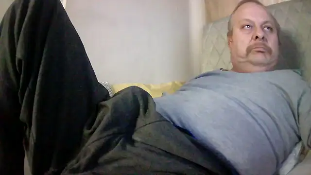 amylrmm1903 online show from December 14, 2025, 12:11 pm