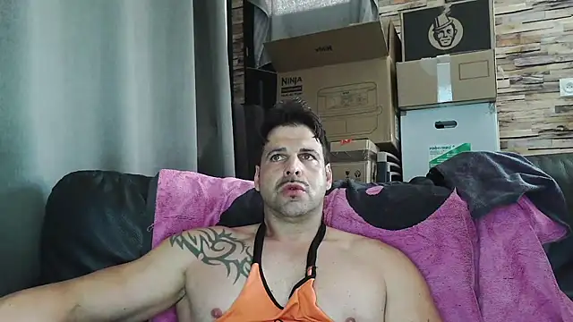 Snapshot of XxBigboybandxX chatting on April 8, 2026, 2:07 pm XxBigboybandxX online show from April 8, 2026, 2:07 pm