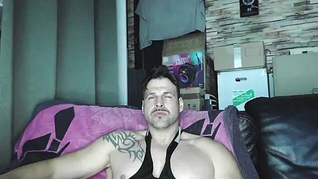 Snapshot of XxBigboybandxX chatting on March 14, 2026, 6:36 pm XxBigboybandxX online show from March 14, 2026, 6:36 pm